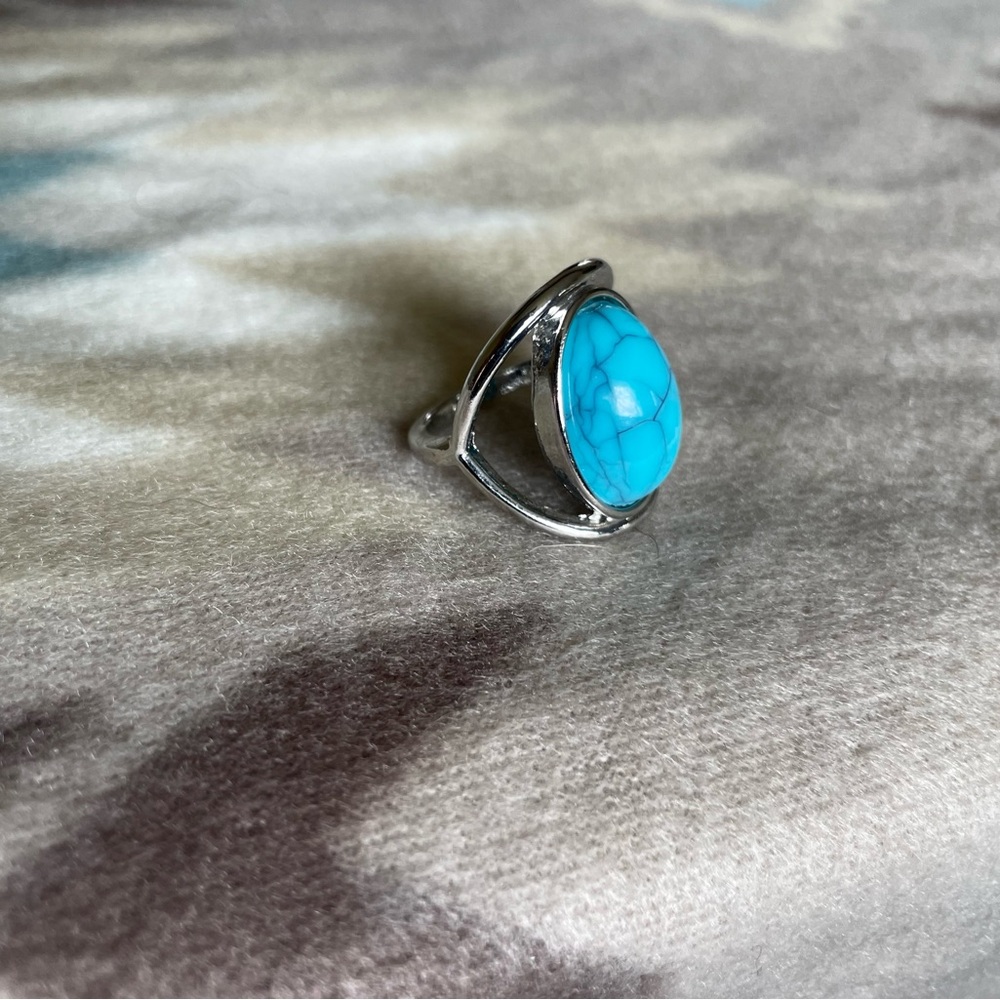 Turquoise Silver Ring - Picture 3 of 6